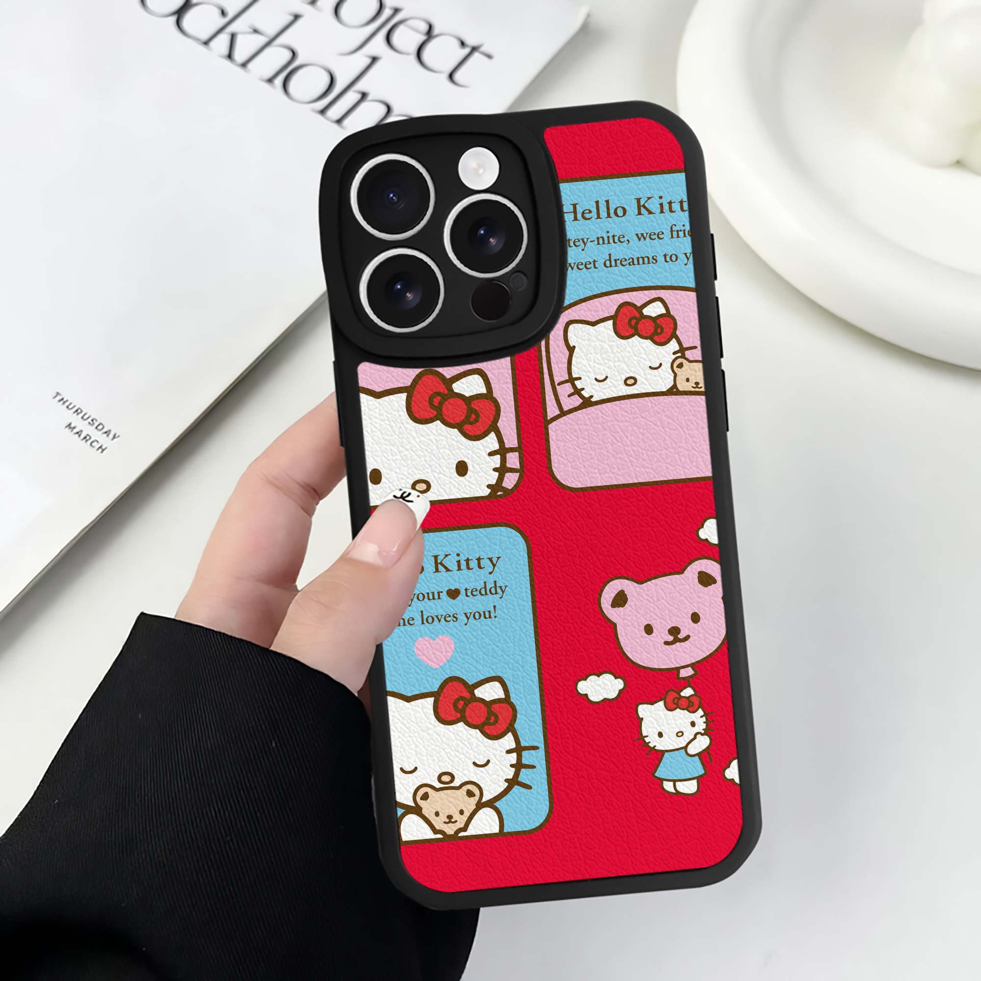 （画像用） Hello Kitty ハローキティ 【iPhone 16シリーズ対応】シリコンスマホケース（レザー調） 材質：シリコン